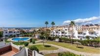 Vista exterior de Casa adosada en venda en Tarifa amb Terrassa i Piscina comunitària