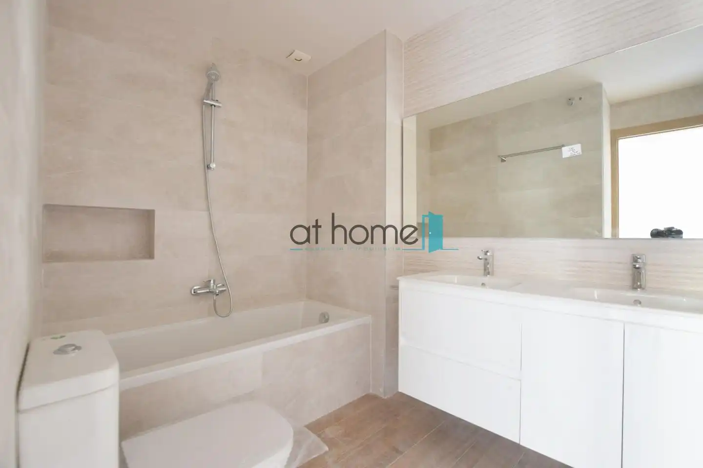 Badezimmer von Wohnung zur Miete in Alboraya mit Klimaanlage, Terrasse und Möbliert