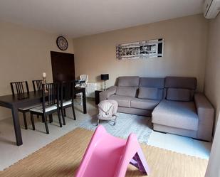 Sala d'estar de Casa adosada en venda en Badajoz Capital amb Aire condicionat i Terrassa