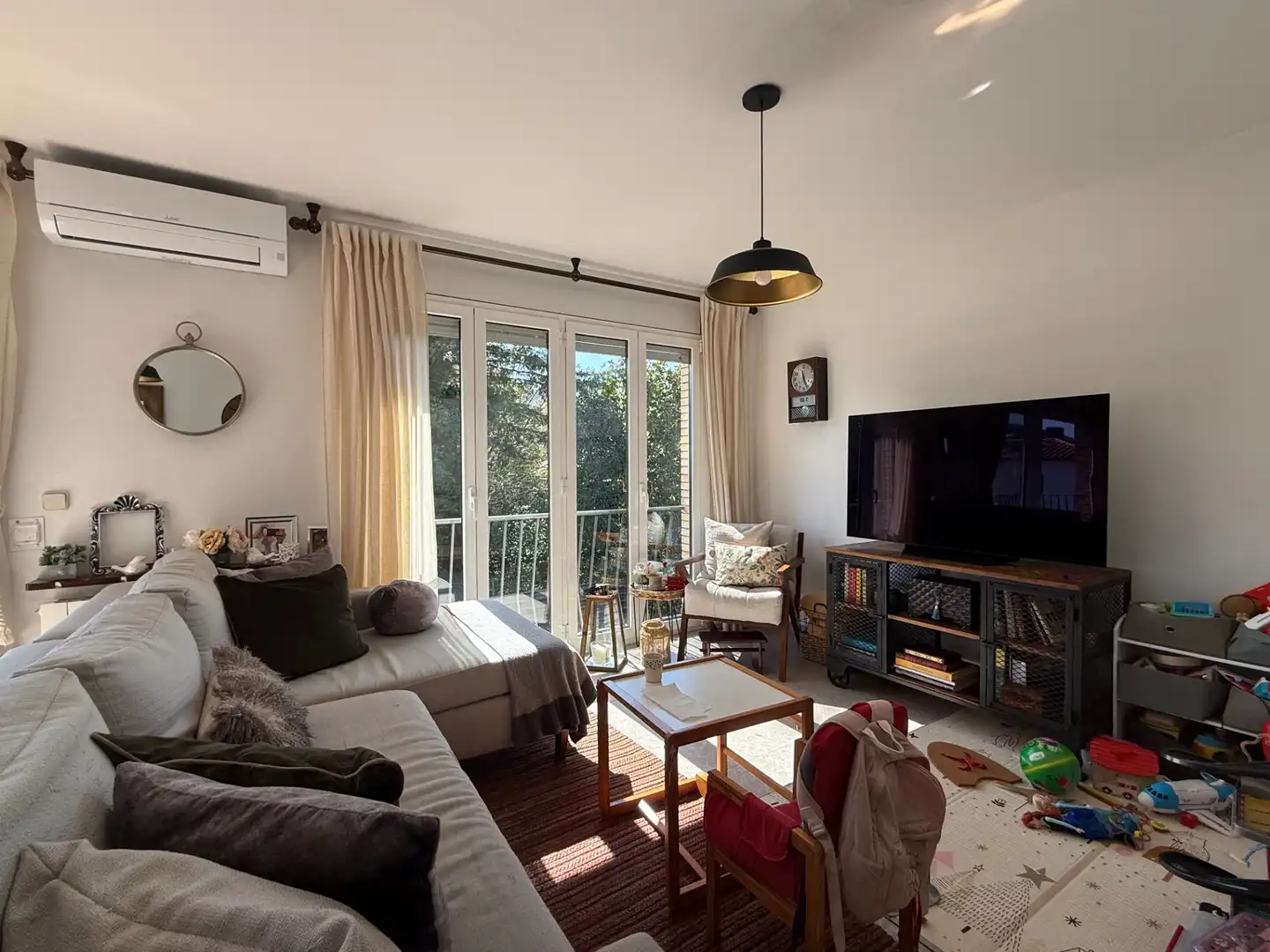 Sala de estar de Casa o chalet en venta en Besalú con Aire acondicionado, Calefacción y Jardín privado