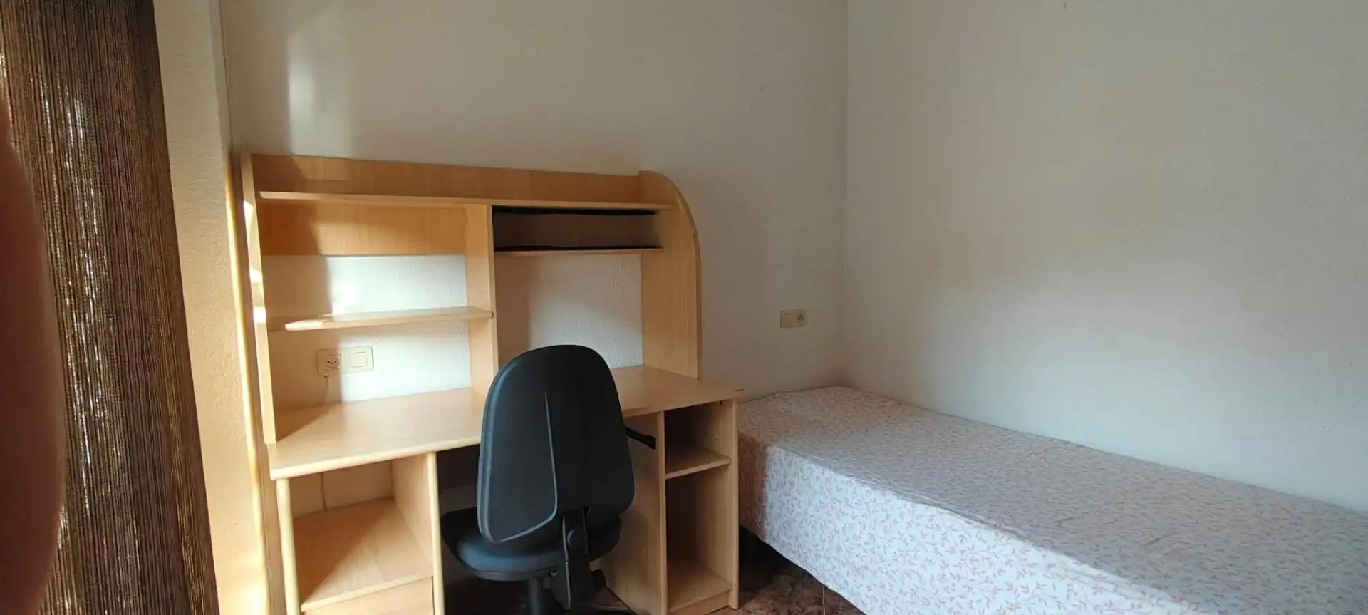 Schlafzimmer von Wohnung zur Miete in Granada mit Klimaanlage, Terrasse und Möbliert