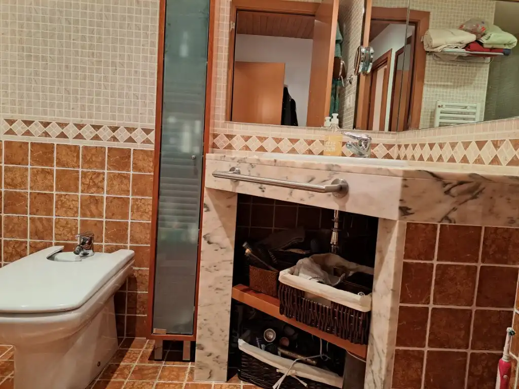 Baño de Dúplex en venta en Alp con Calefacción, Trastero y Amueblado