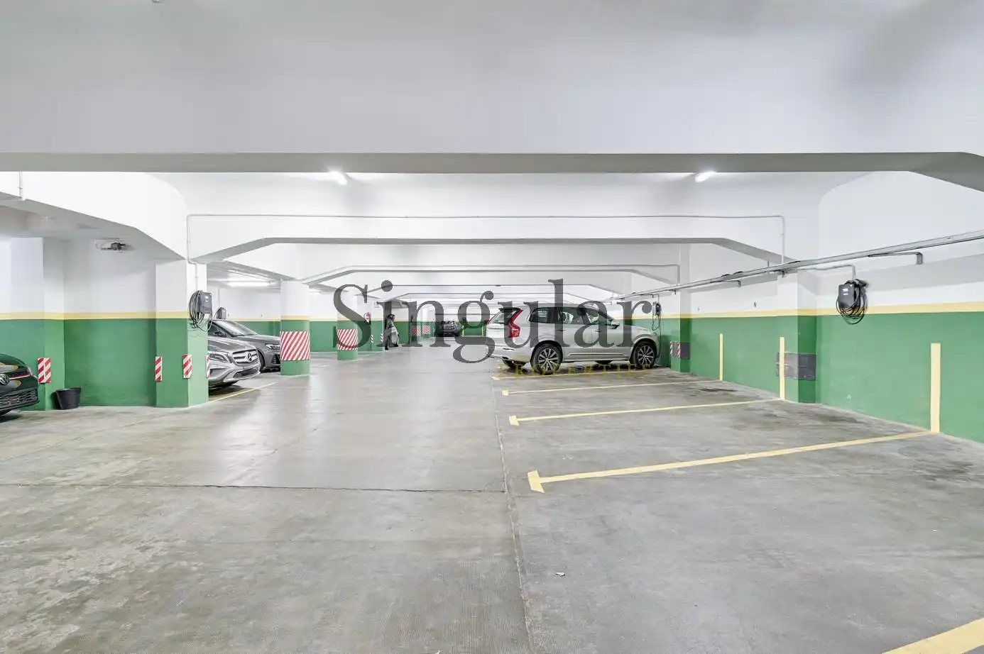 Parking de Piso de alquiler en Barcelona con Aire acondicionado, Calefacción y Parquet