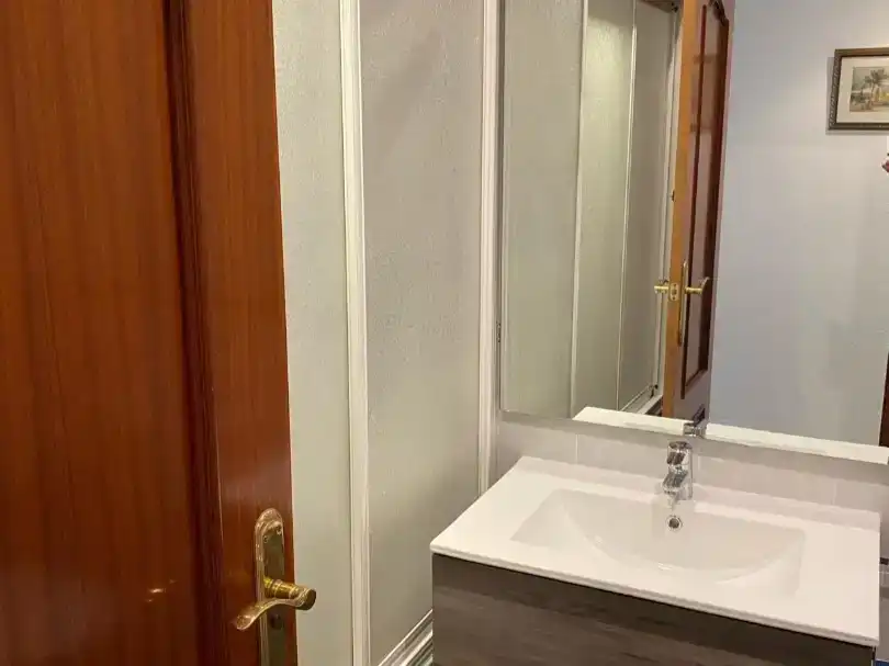 Bany de Pis de lloguer en Jaén amb Aire condicionat, Moblat i Balcó