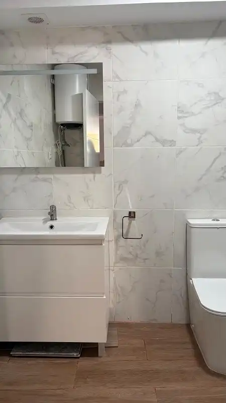Badezimmer von Erdgeschoss zur Miete in Elche / Elx mit Möbliert, Ofen und Waschmaschine