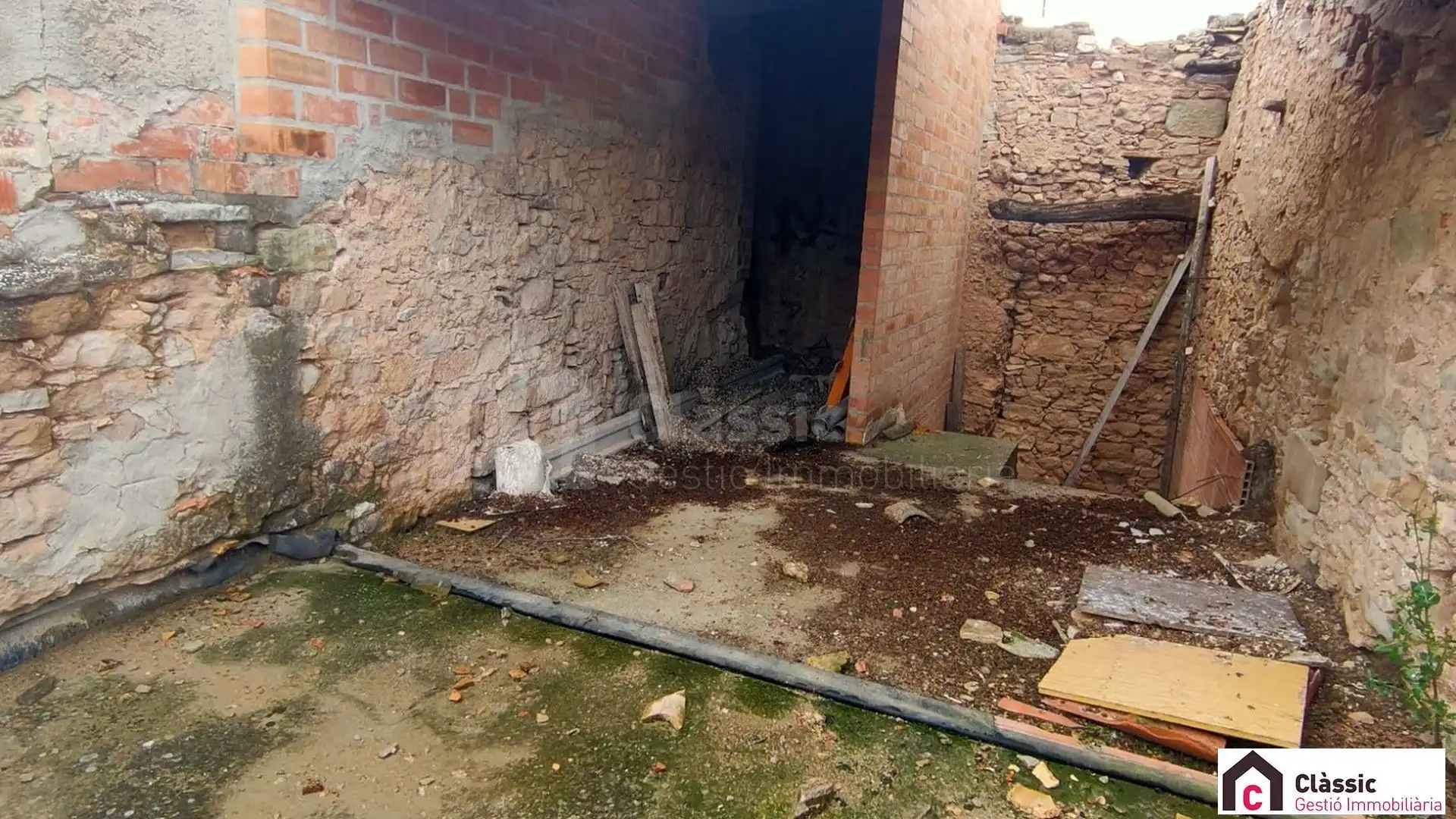 Casa adosada en venda a Els Prats de Rei