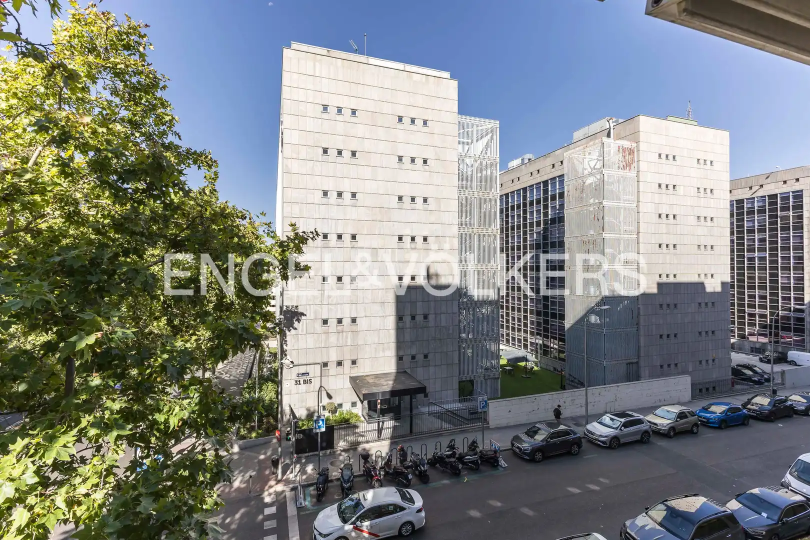 Außenansicht von Wohnung zur Miete in Madrid mit Heizung und Privatgarten