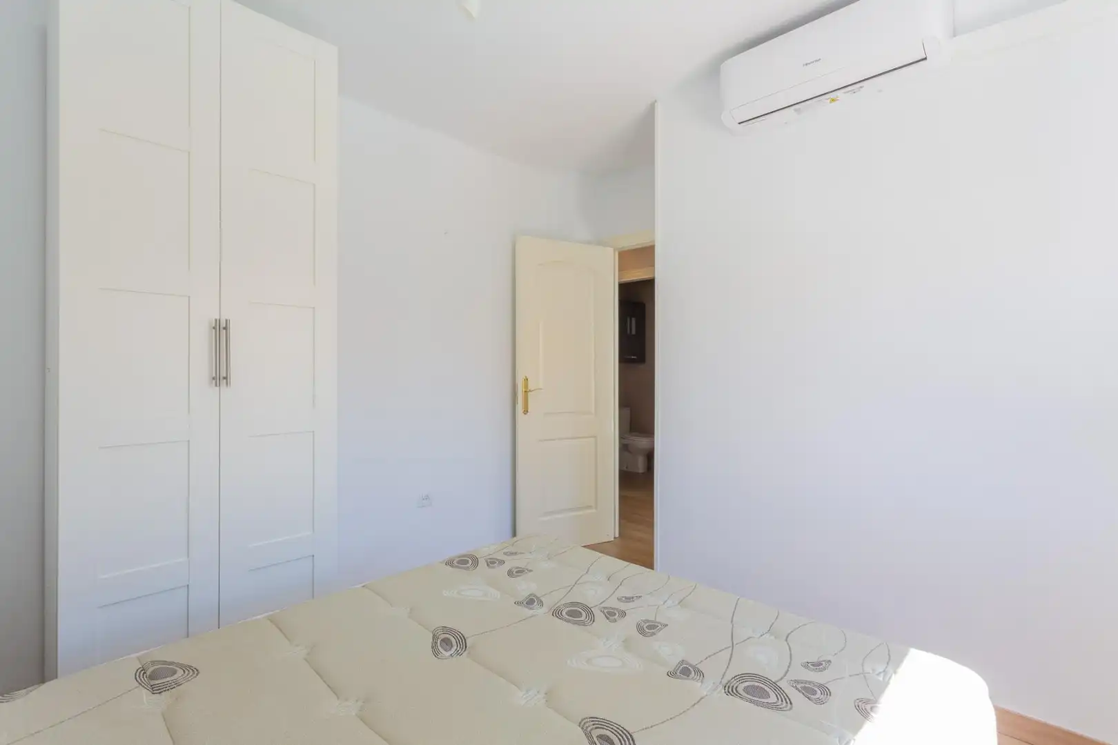 Dormitori de Casa adosada en venda en Alhendín amb Moblat i Piscina comunitària