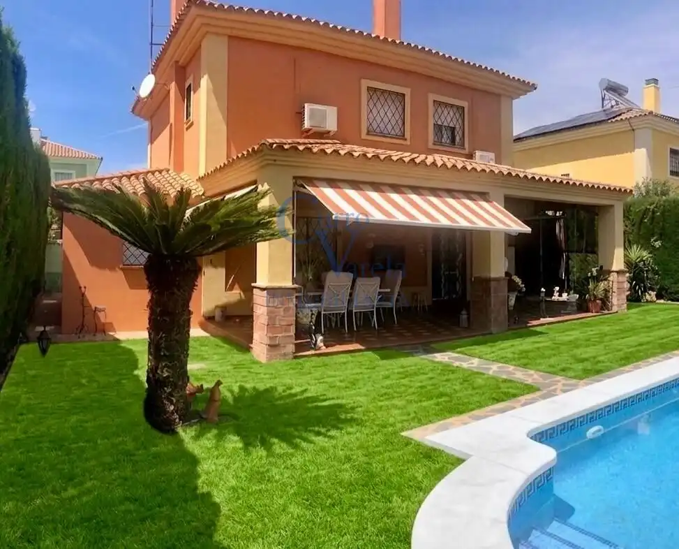 Jardín de Casa o chalet en venta en Montequinto con Aire acondicionado, Calefacción y Jardín privado