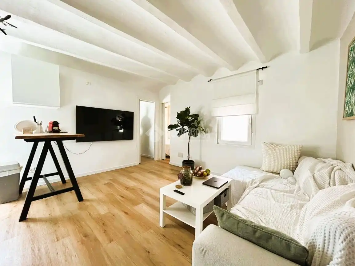 Sala de estar de Piso en venta en L'Hospitalet de Llobregat con Aire acondicionado, Terraza y Amueblado