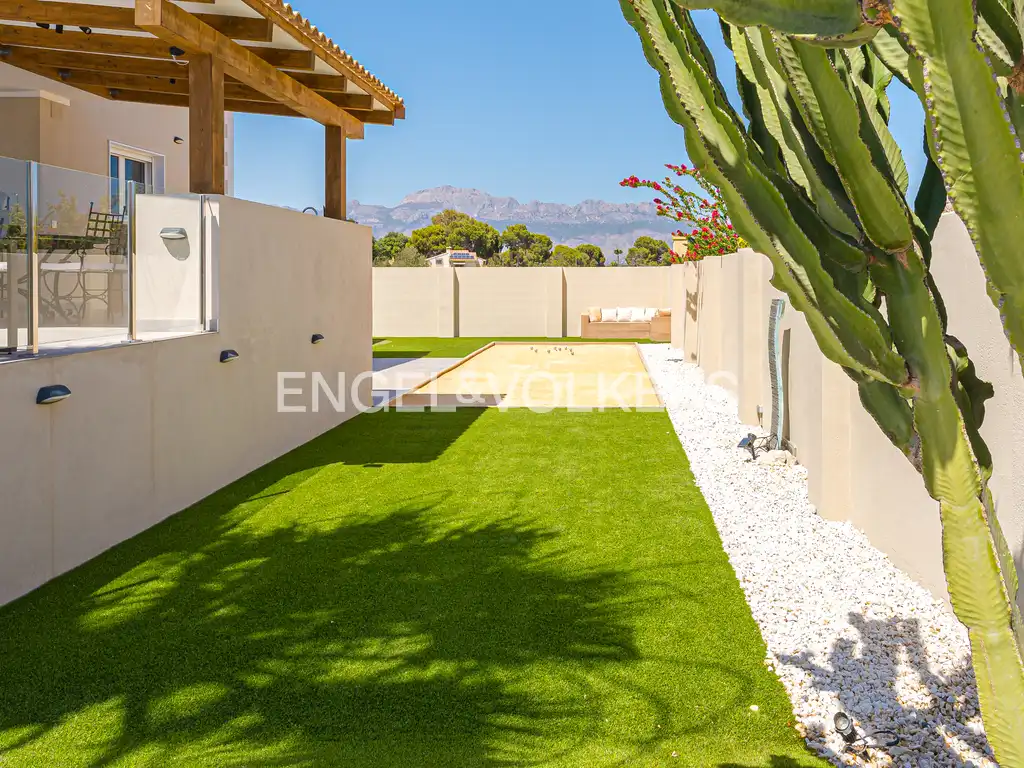 Casa con piscina en venta en Pueblo - Urbanizaciones, imagen 5