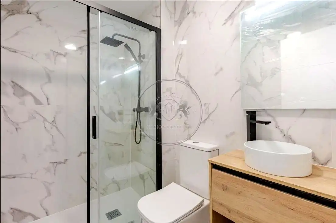 Bathroom of Flat for sale in Valdemoro  with Air Conditioner and Heating