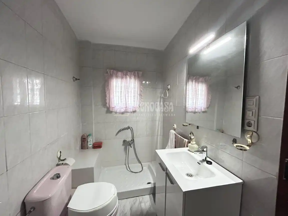 Badezimmer von Wohnung zum Verkauf in Torrent mit Heizung, Privatgarten und Terrasse