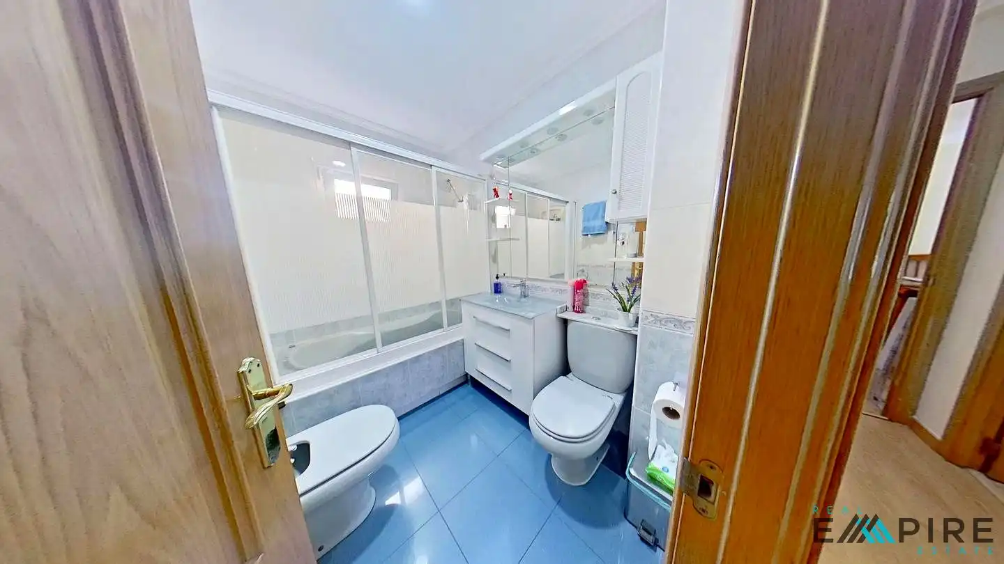 Baño de Piso en venta en Parla con Aire acondicionado, Calefacción y Terraza