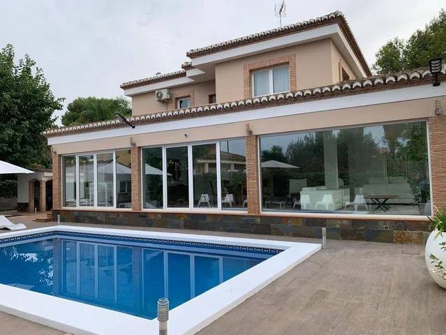 Casa-chalet en Venta en Los Pinares - La Masia