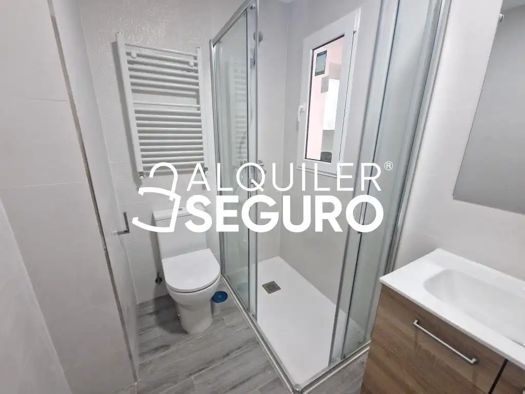 Bathroom of Flat for rent in Fuenlabrada  with Heating and Terrace