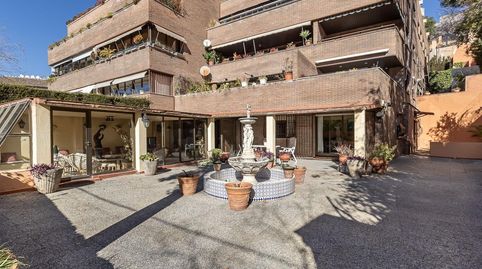 EXCLUSIVO PISO CON JARDÍN PRIVATIVO EN UNA DE LAS MEJORES URBANIZACIONES DE GRANADA