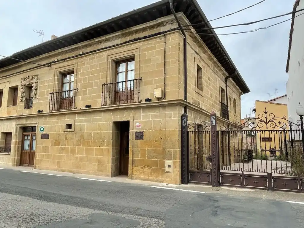 Country house zum Verkauf in Calle Mayor, Castañares de Rioja