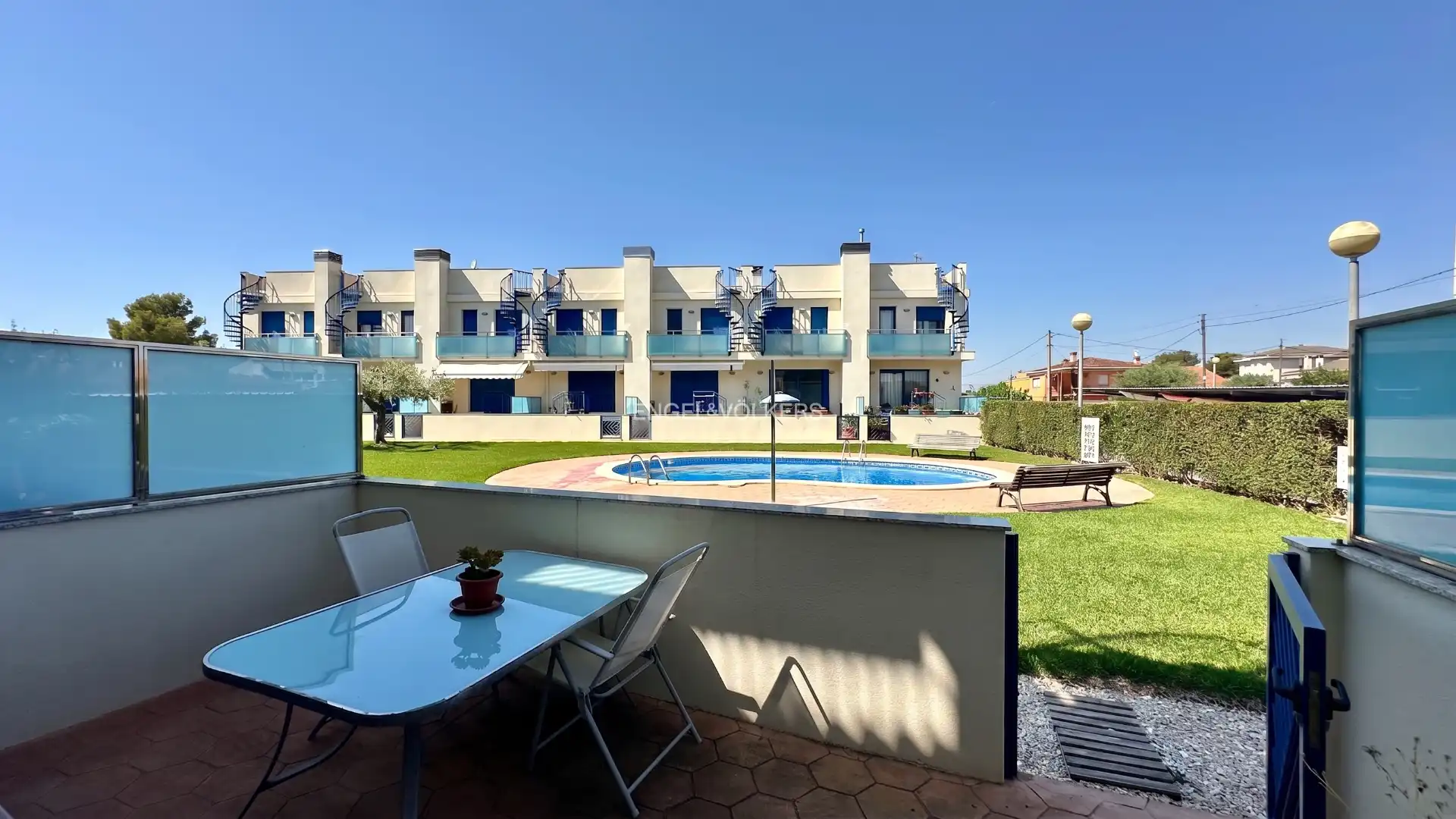 Vista exterior de Casa adosada en venda en L'Ampolla amb Aire condicionat, Moblat i Balcó