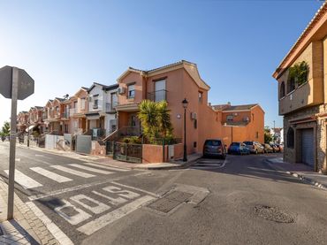 Casa a schiera in vendita a VIOLETA SIERRA NEVADA 2