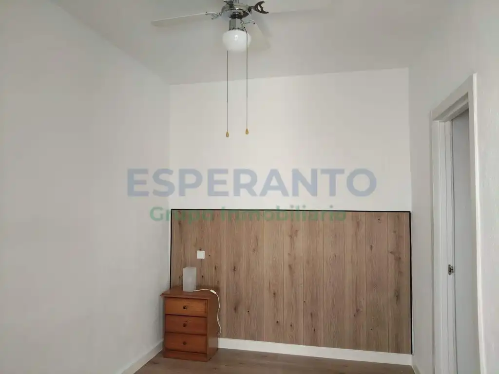 Dormitori de Apartament de lloguer en Málaga amb Aire condicionat, Jardí privat i TV