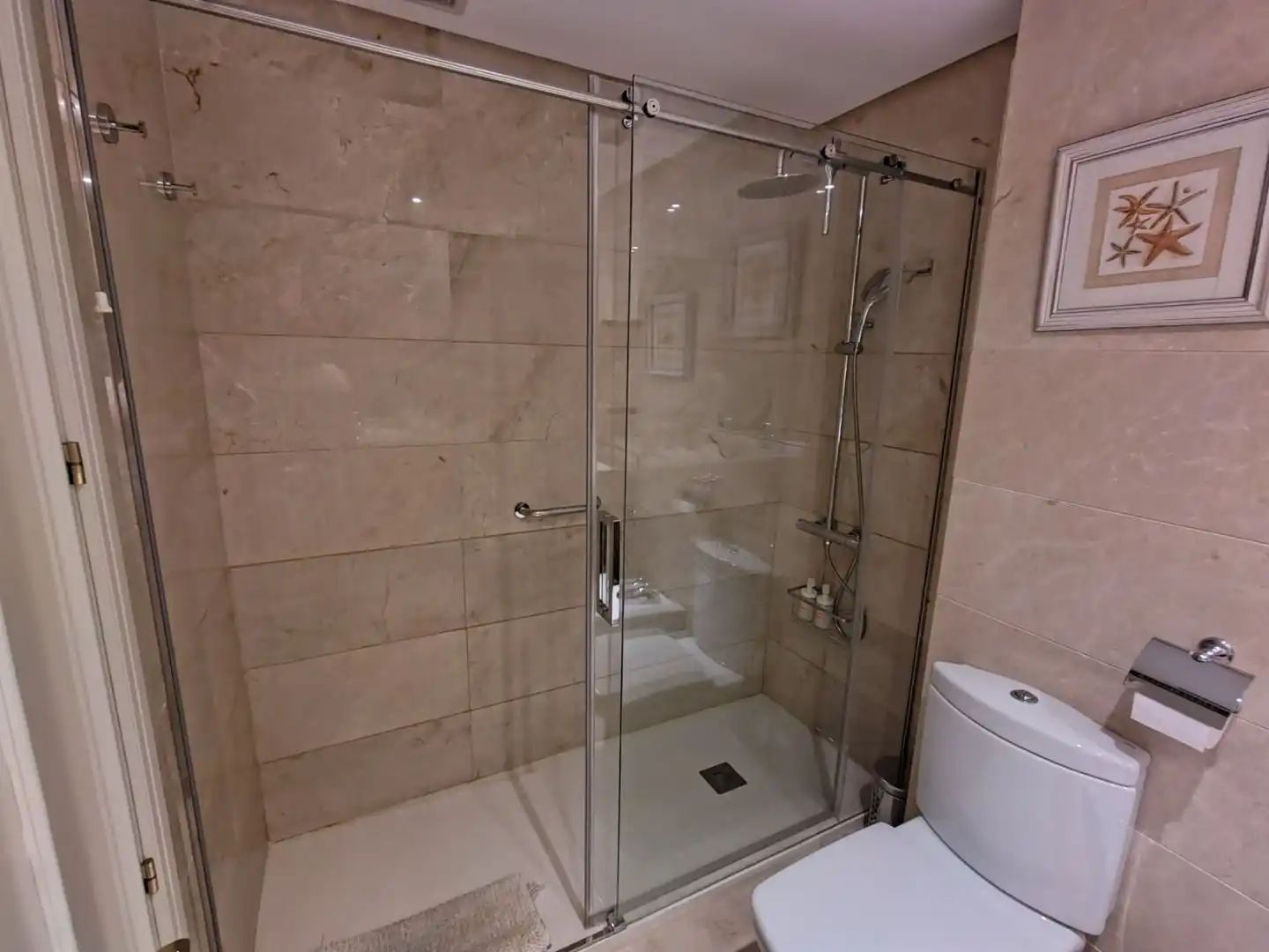 Badezimmer von Wohnung zur Miete in Marbella mit Klimaanlage, Heizung und Terrasse