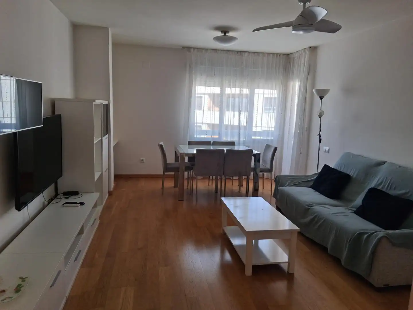 Sala de estar de Apartamento en venta en Albacete con Calefacción, Trastero y Balcón