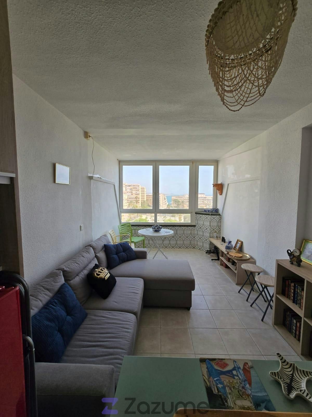 Sala d'estar de Pis de lloguer en Torrevieja amb Aire condicionat, Parquet i Terrassa