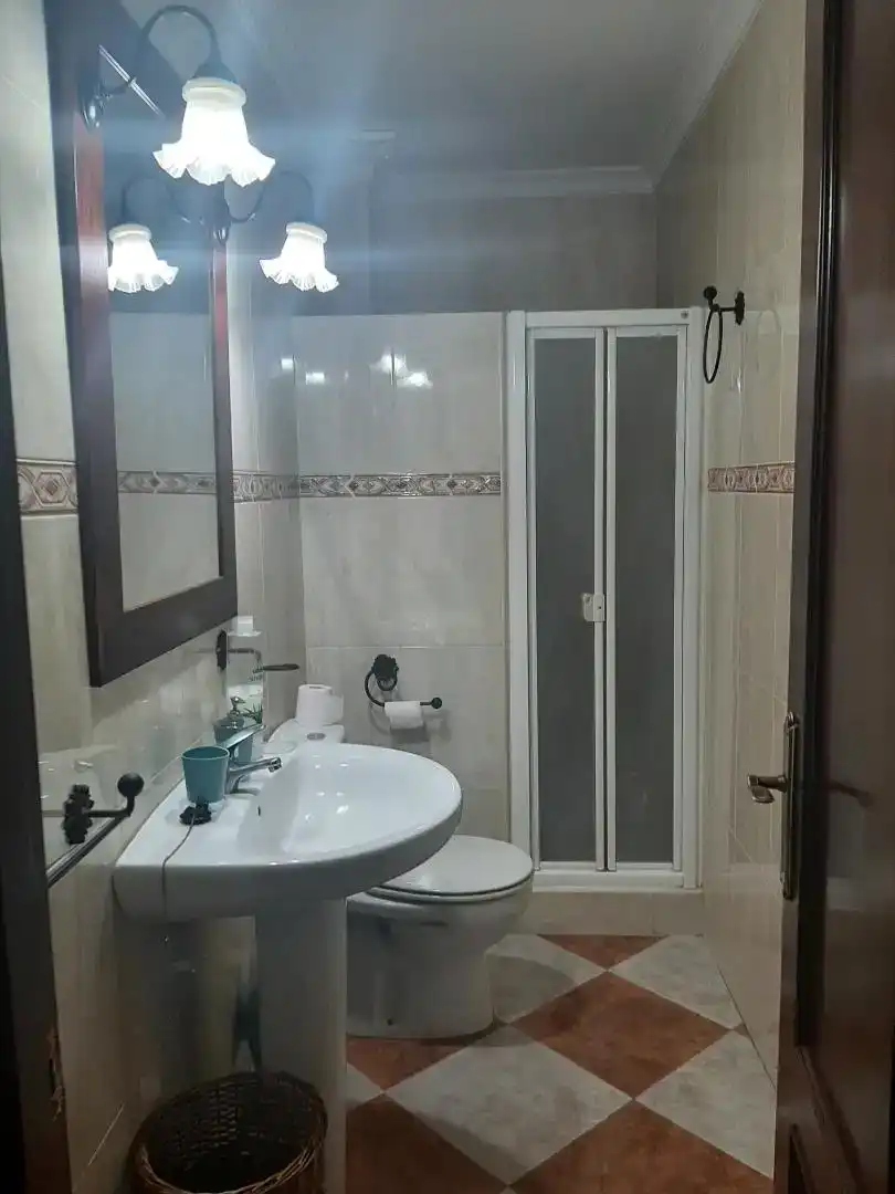 Bany de Apartament de lloguer en Prado del Rey amb Aire condicionat, Moblat i Forn