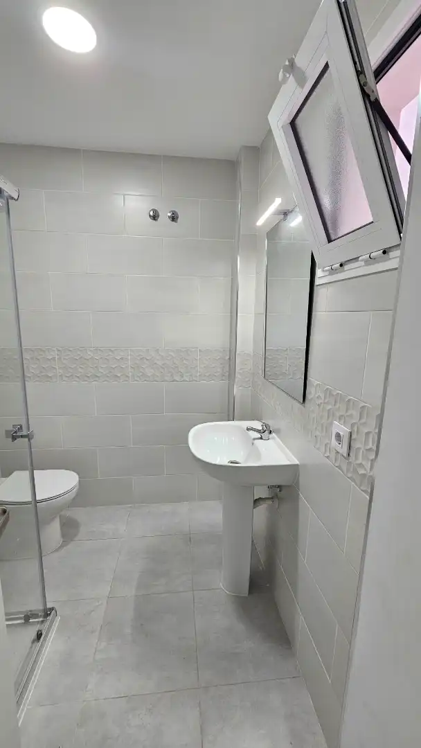 Bany de Casa o xalet en venda en La Algaba amb Aire condicionat, Calefacció i Moblat