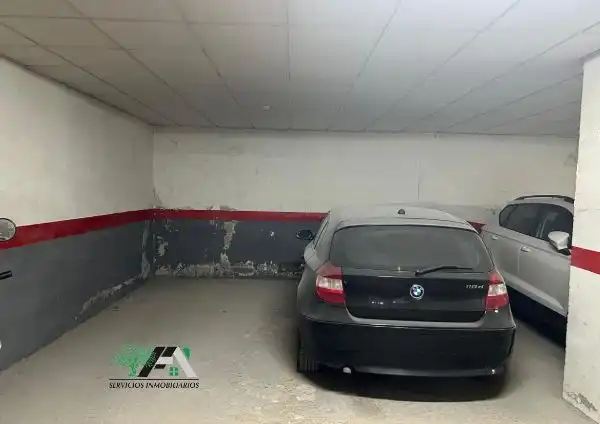 Aparcament amb ascensor en venda a Calle la Libertad