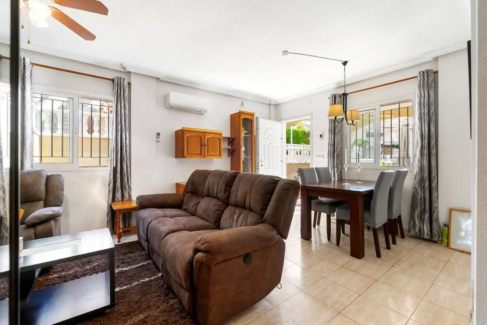 Sala d'estar de Dúplex en venda en Orihuela amb Aire condicionat, Jardí privat i Piscina