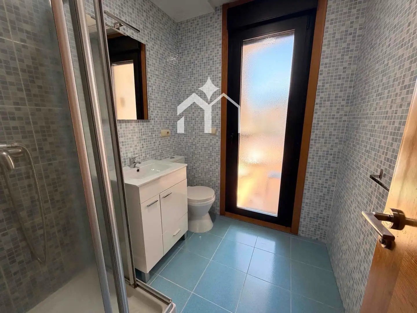 Baño de Piso en venta en Moaña con Calefacción, Trastero y Piscina