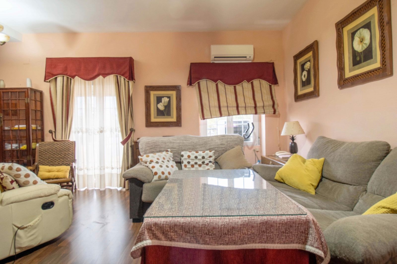 Living room of Duplex for sale in Úbeda  with Air Conditioner and Balcony