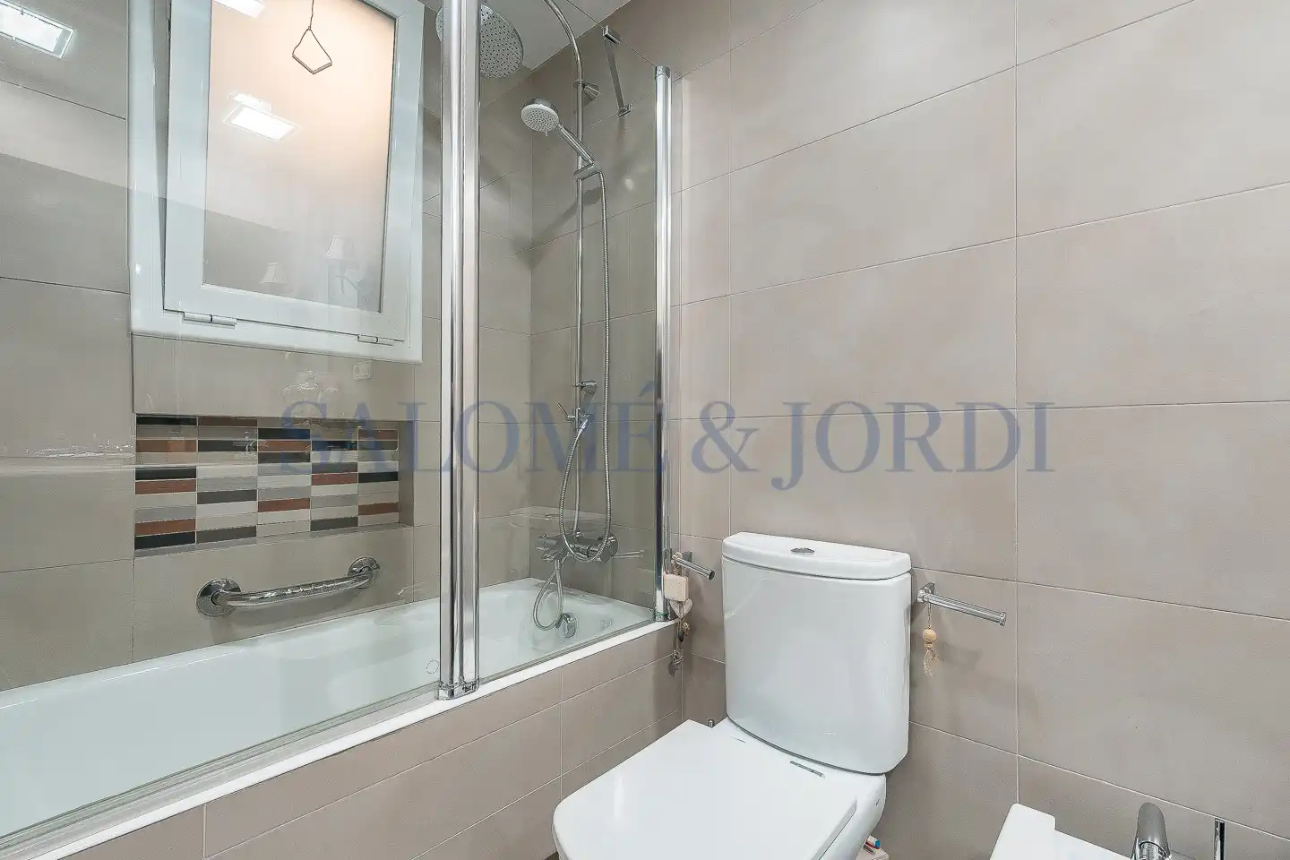 Badezimmer von Wohnung zum Verkauf in Vilassar de Mar mit Klimaanlage, Heizung und Parkett