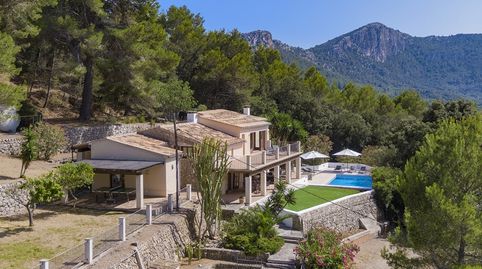 Preciosa villa en la ladera con increíbles vistas en venta en Pollensa, Mallorca