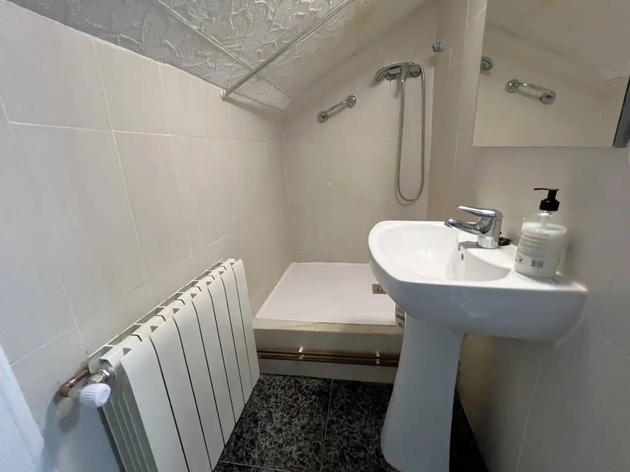 Bathroom of Houses for sale in Riells i Viabrea  with Air Conditioner, Heating and Private garden