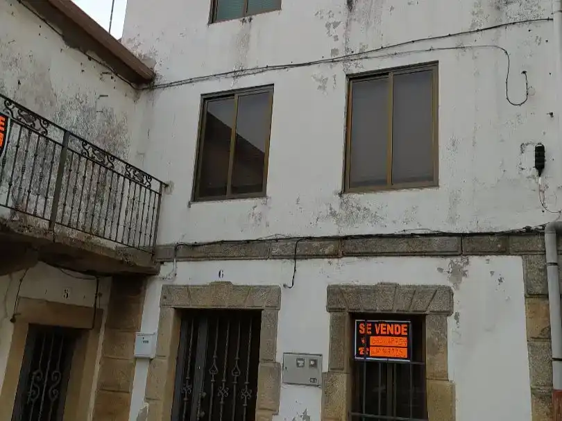 Außenansicht von Maisonette zum Verkauf in Lumbrales
