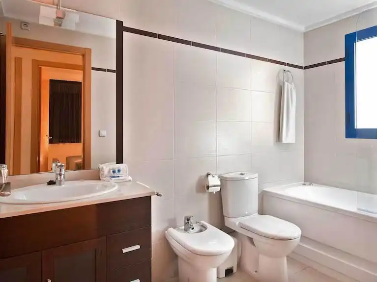 Baño de Apartamento en venta en Alicante / Alacant con Aire acondicionado, Calefacción y Amueblado
