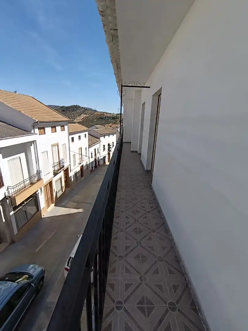 Vista exterior de Edifici en venda en Iznájar
