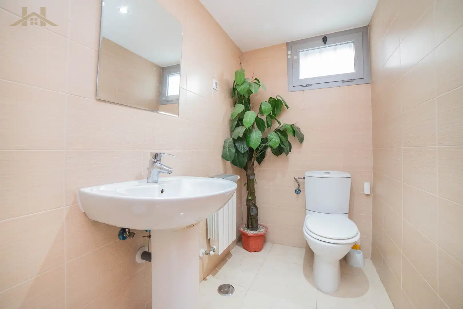 Baño de Casa o chalet en venta en Arroyomolinos (Madrid) con Aire acondicionado, Calefacción y Jardín privado