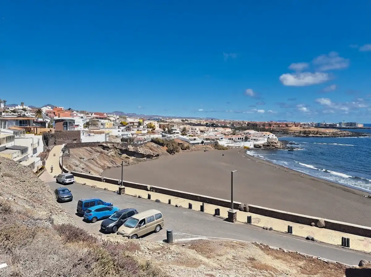 Vista exterior de Casa adosada en venda en Telde amb Terrassa i Traster