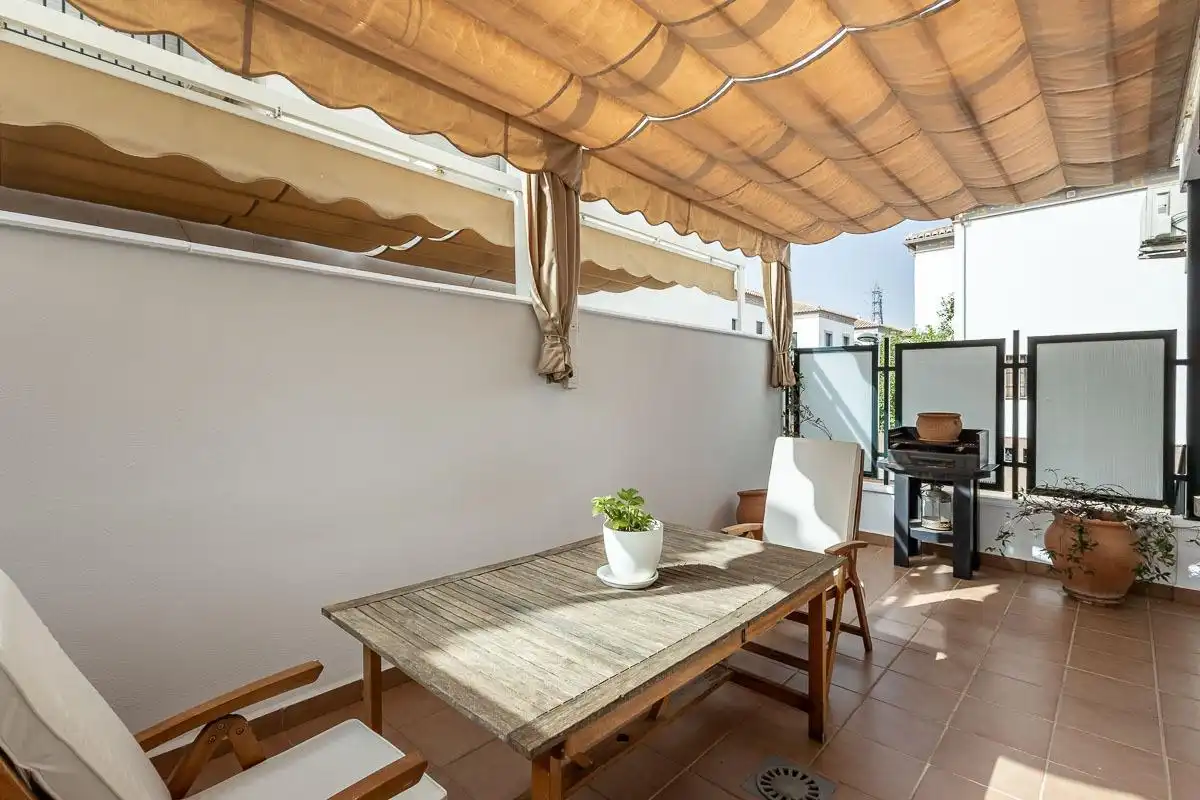 Terrasse von Einfamilien-Reihenhaus zur Miete in Armilla mit Klimaanlage, Heizung und Abstellraum