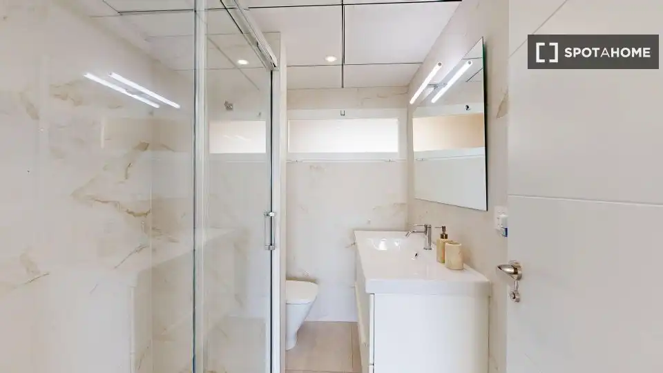 Room in Poble Nou - Montiboli