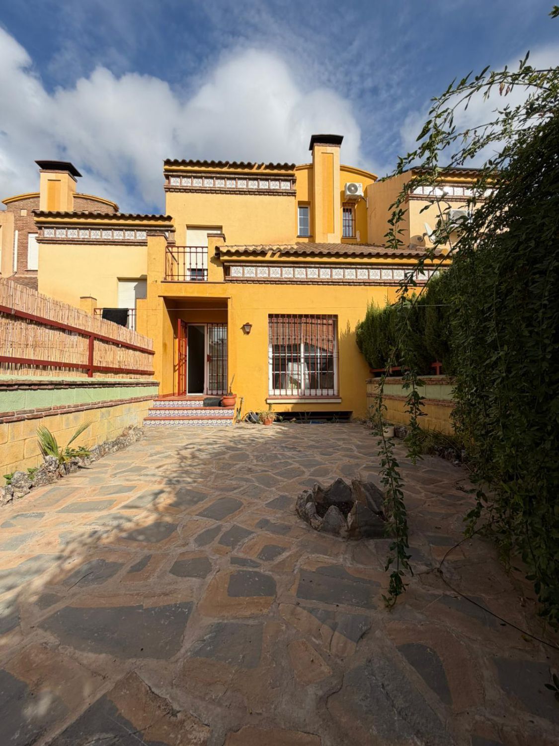 Jardí de Casa adosada en venda en Rincón de la Victoria amb Calefacció, Terrassa i Piscina comunitària