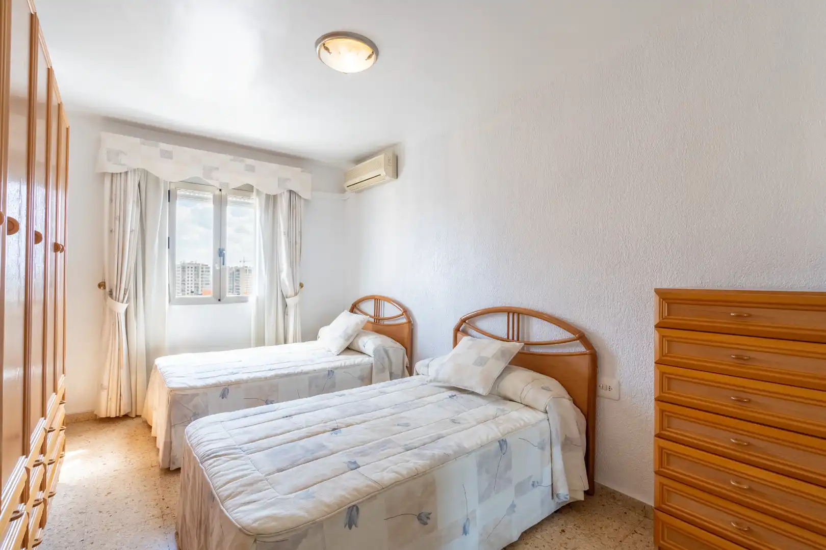 Bedroom of Flat for sale in Valencia  with Air Conditioner, Furnished and Oven