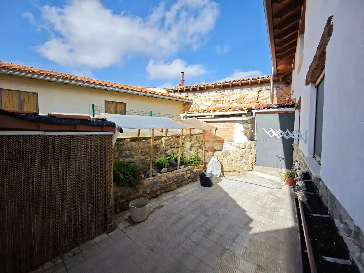 Vista exterior de Casa adosada en venda en Rebolledo de la Torre amb Calefacció, Parquet i Moblat