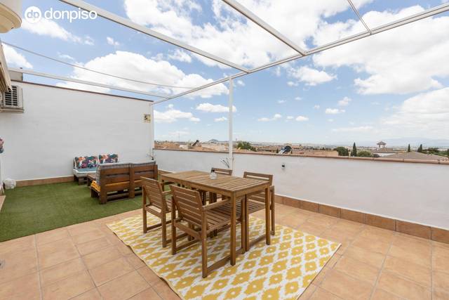 Ático en Venta en Calle Calvario, 2 en La Zubia Ciudad