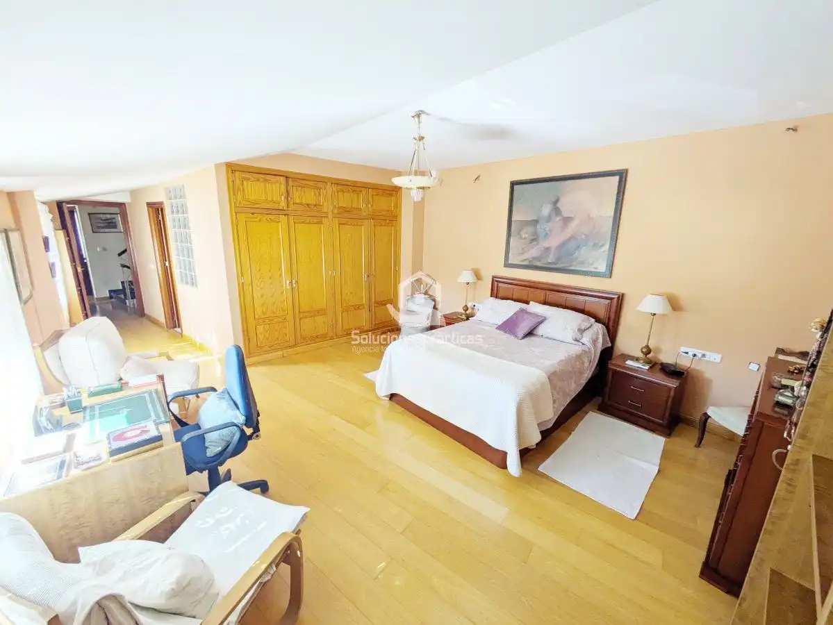 Dormitori de Casa o xalet en venda en Jaén amb Aire condicionat, Terrassa i Traster