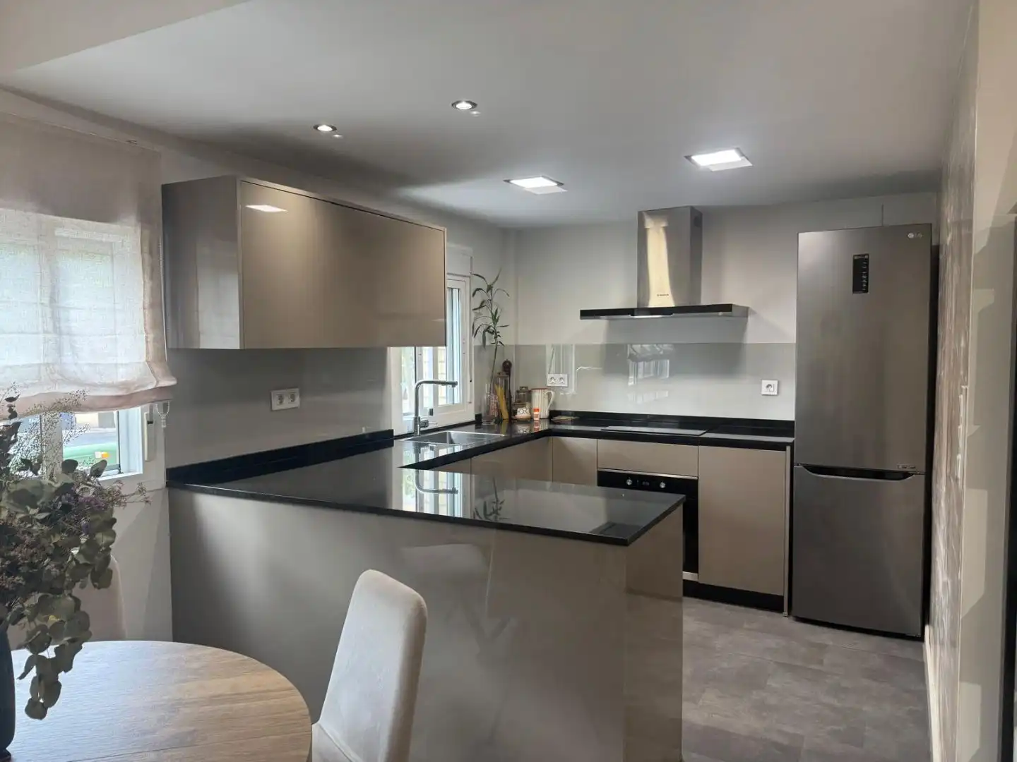 Kitchen of Flat for rent in Sur